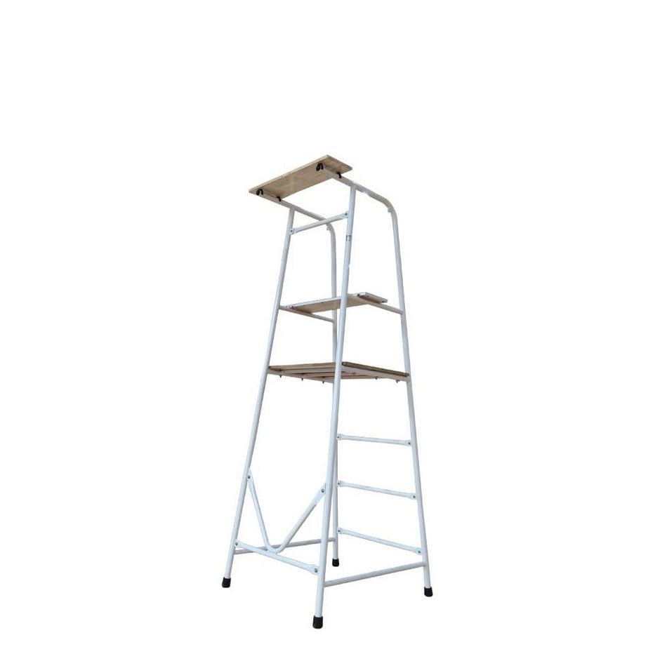 Freestanding volleyball umpire chair